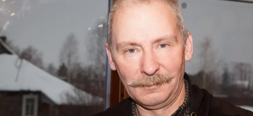    В интервью для сайта Школы журналистики имени Владимира Мезенцева Сергей Варшачик рассказал о своём опыте работы в журнале «Огонёк» и о том, как развивались это издание. Анна Пакова