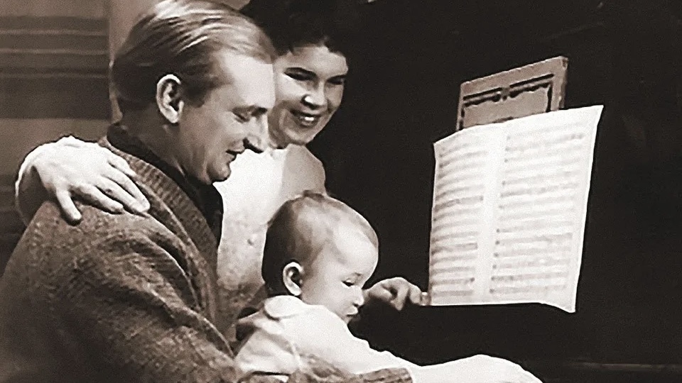 Геннадий Гладков с женой и сыном