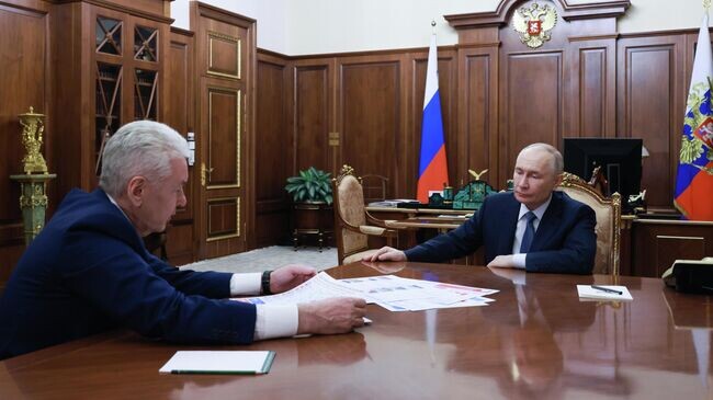 Президент отметил видимые изменения в Донбассе: новый путепровод в Луганске и парк «Гулливер» в Донецке