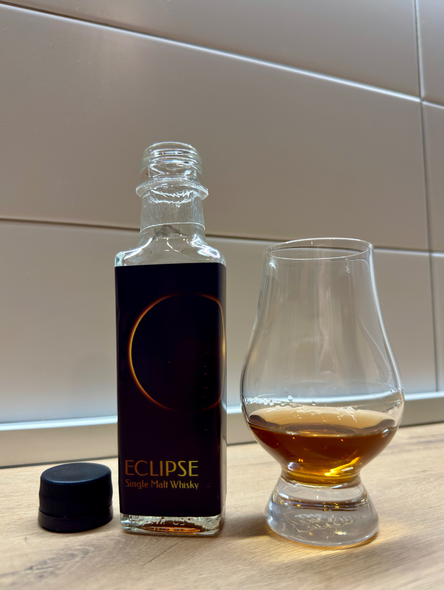 Цвет невероятно насыщенный.