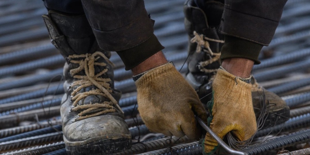 Мигрантов хотят обязать платить налоги за своих детей в России