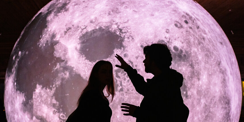    Для выставки сделали новую ЛунуАлена Бобрович