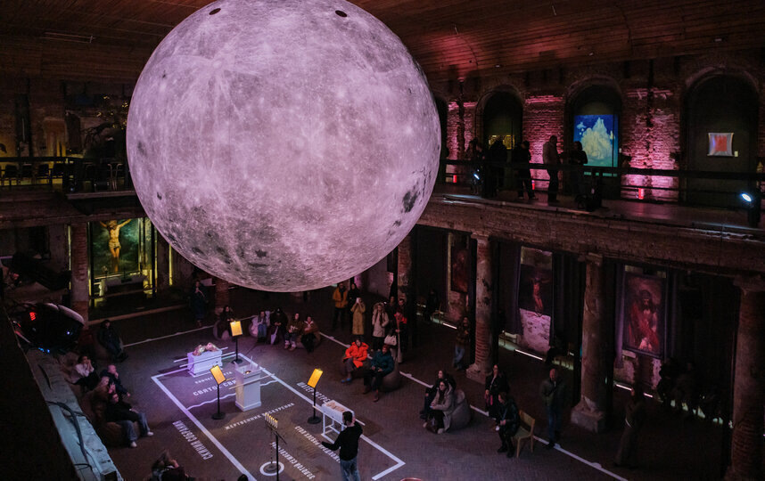    Луна стала главным экспонатом выставкиАлена Бобрович