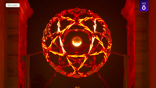 Олимпийский огонь в Милане. Фото: кадр из видео