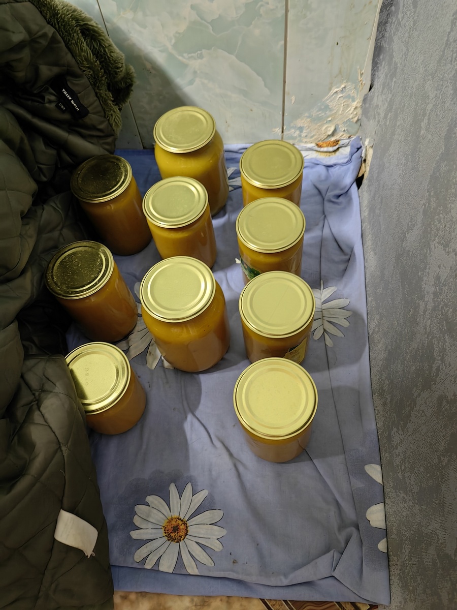 Вот часть персикового пюре) 