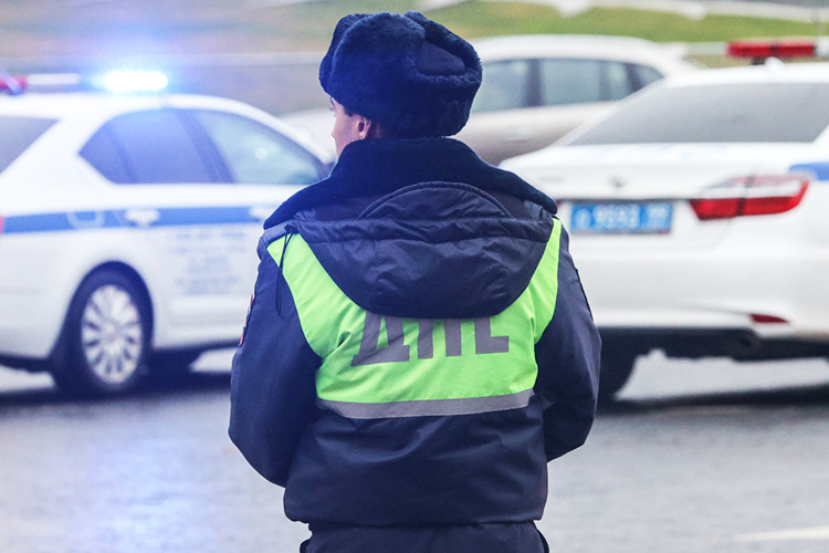    Чтобы водители не выезжали на «встречку», сотрудники ГАИ проводят рейды: только с начала года пресечено более 500 таких нарушений.   
Фото: «БИЗНЕС Online»