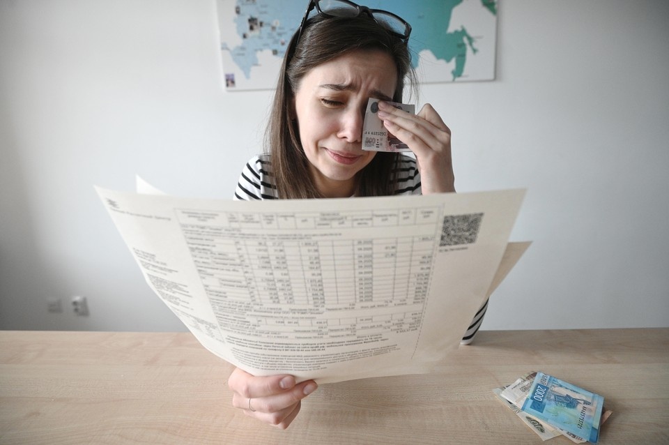    Петербуржцы пожаловались на огромные суммы в квитанциях за январь - по сравнению с декабрем счета выросли на 1-3 тысячи рублей. Алексей БУЛАТОВ