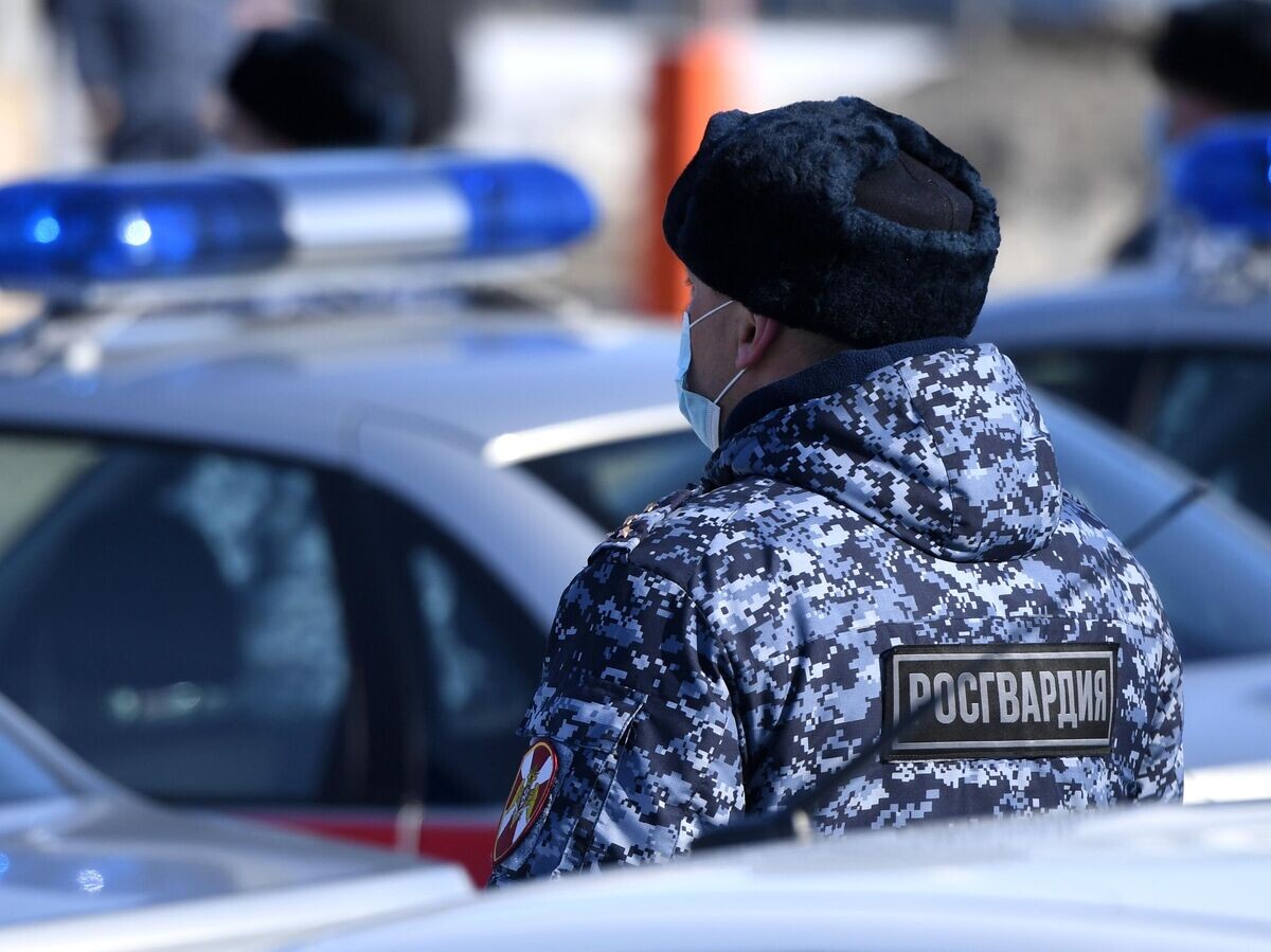    Сотрудник Росгвардии | © РИА Новости / Максим Богодвид