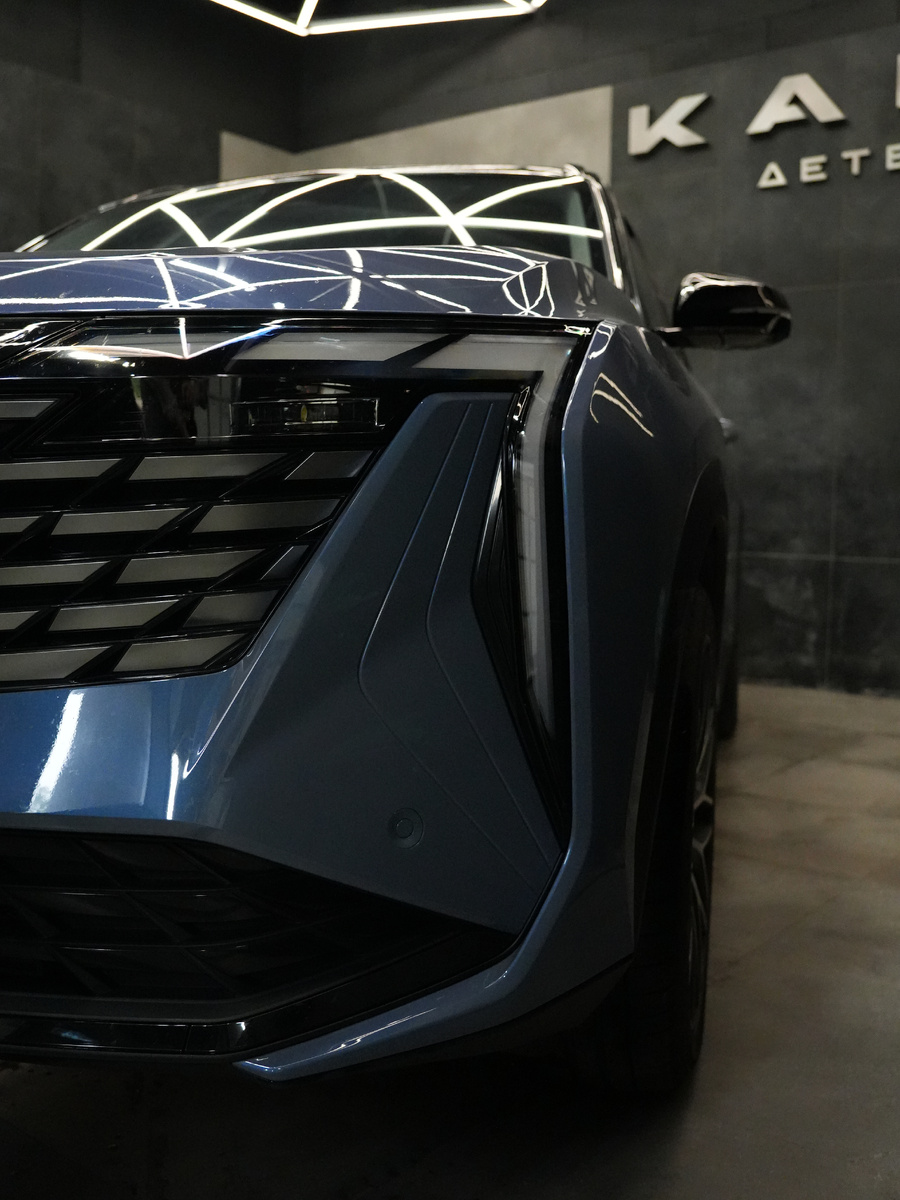 “После” — общий план кузова, зеркальный блеск/глубина цвета