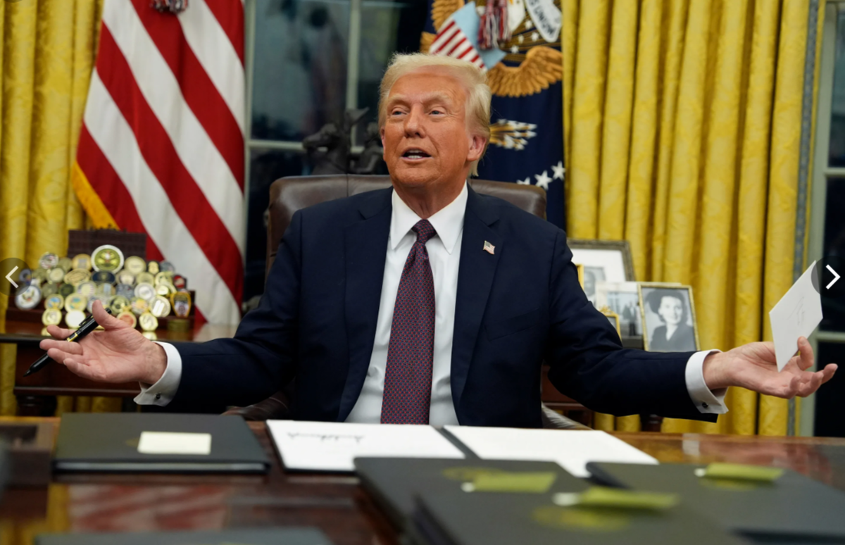 Президент USAS: Дональд Трамп.