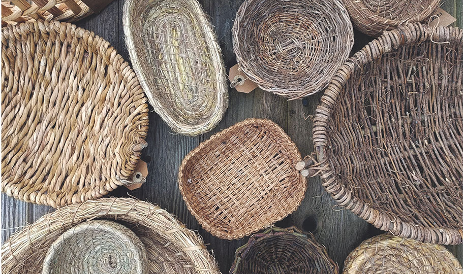 Плетем корзины из природных материалов: память в руках, терапия в каждом стебле — плетём связь с землёй