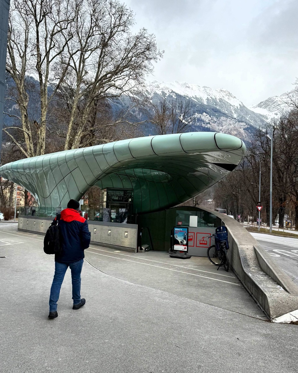 Вход в станцию.