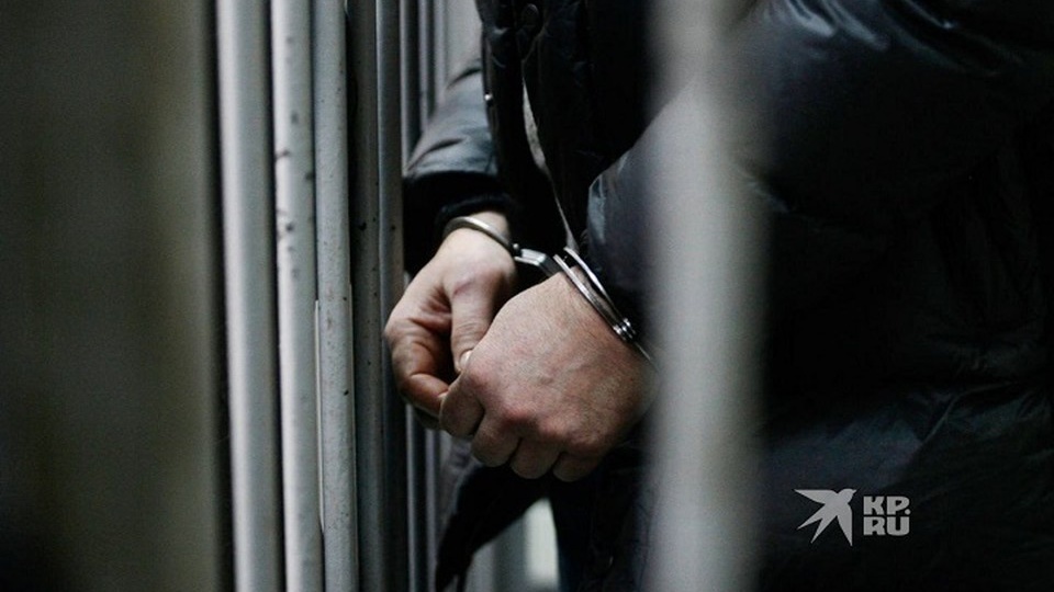 В Нижнем Тагиле сбежавший из психбольницы мужчина избил силовика пистолетом