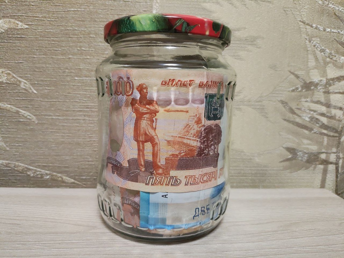 Что случается с деньгами ,которые хранятся в "банке"?