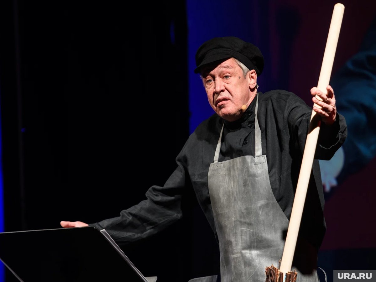    Зрители за несколько месяцев начали скупать билеты на первые за шесть лет спектакль с участием Ефремова