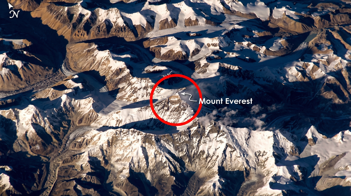 Вот так виден Эверест из космоса. Источник фото: NASA