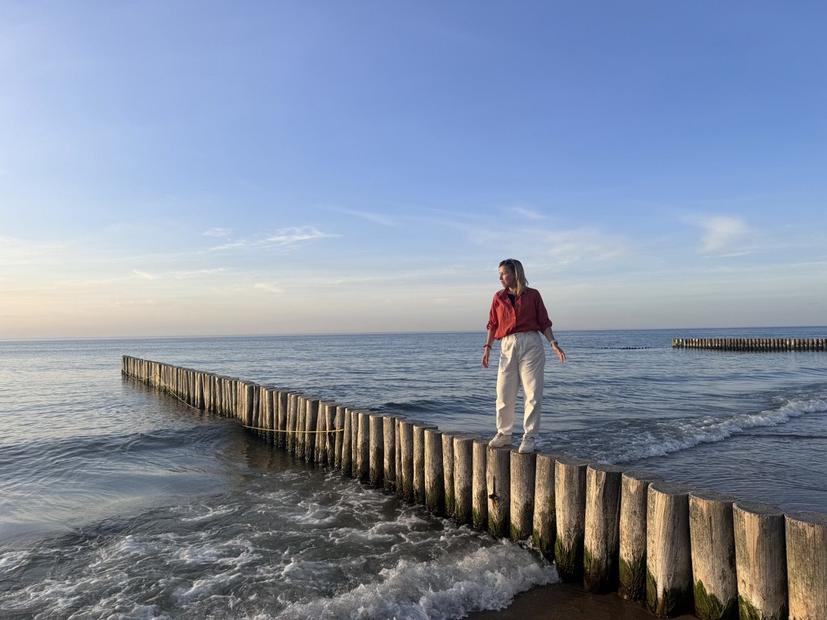 Балтика и я на пирсе, похожем на забор
