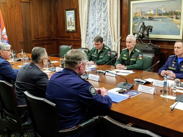 Министр обороны РФ провел переговоры с генсеком ОДКБ