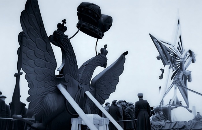 Вместо орлов на кремлевские башни подготовили звезды.