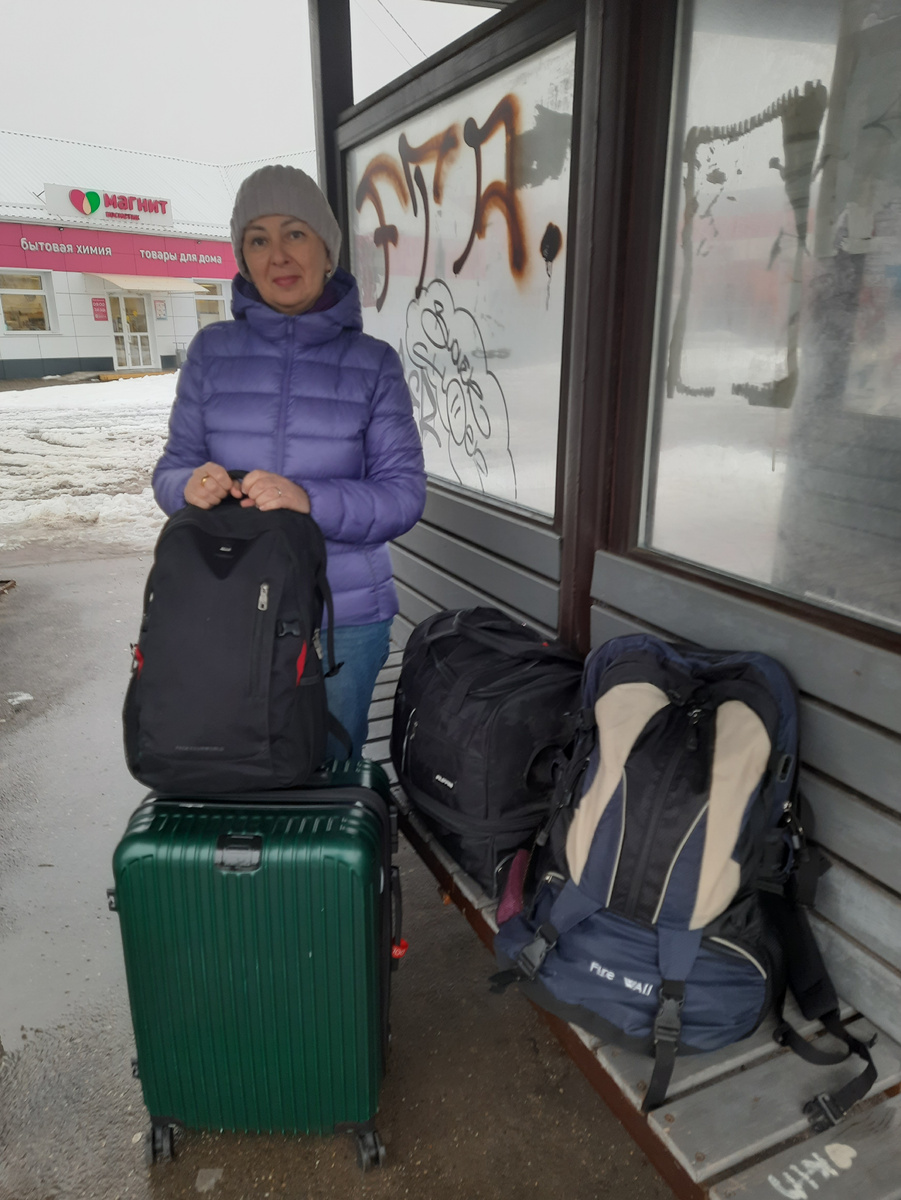 Ждём на остановке микроавтобус до Ростова