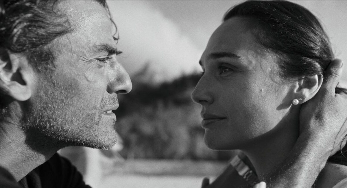 Ник Тошес (в исполнении Оскара Айзека) и Джульетта (в исполнении Галь Гадот) | скриншот из фильма 