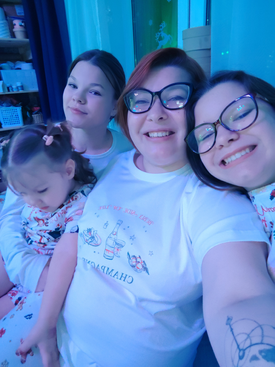 Я со своими девочками