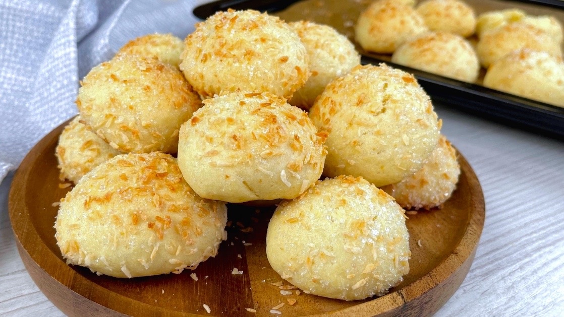 Печенье с ореховой посыпкой.