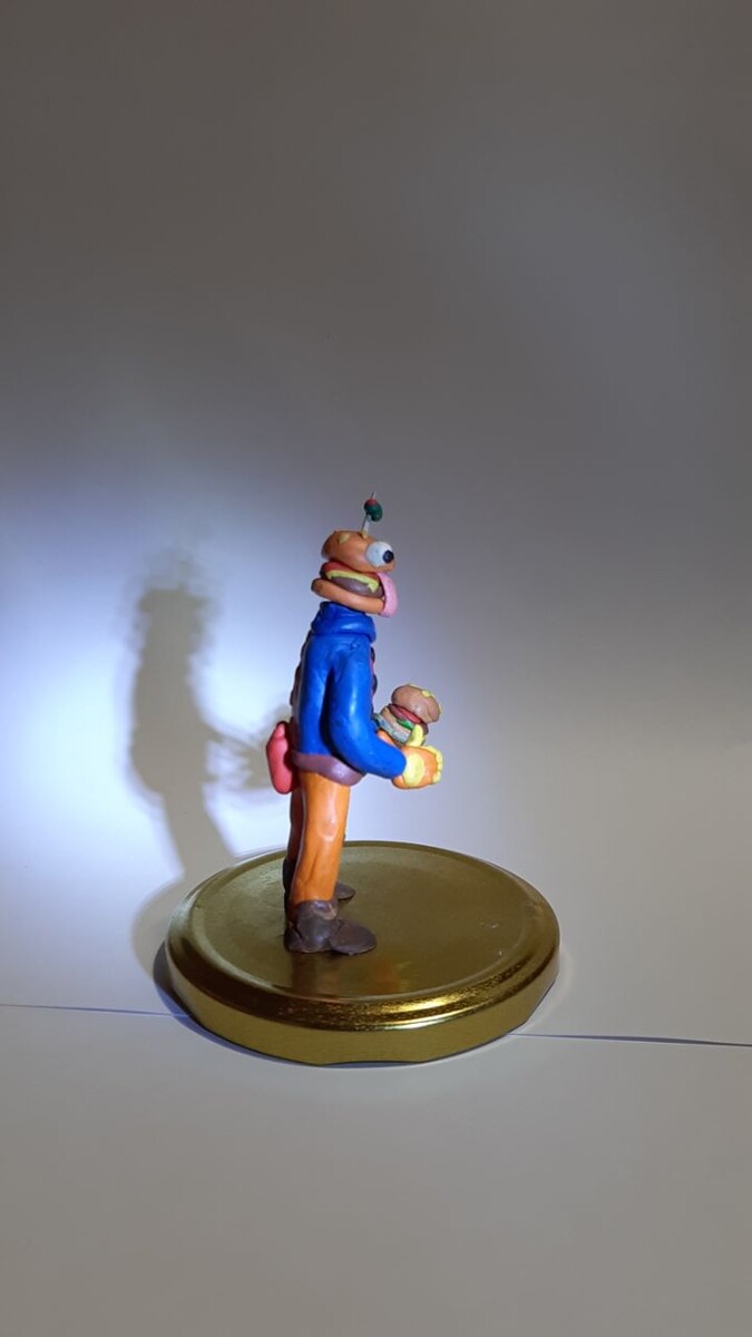 Бургермэн из Fortnite. Вид справа