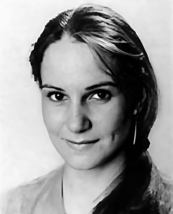 Людмила Артемьева ушла от пьющего мужа.