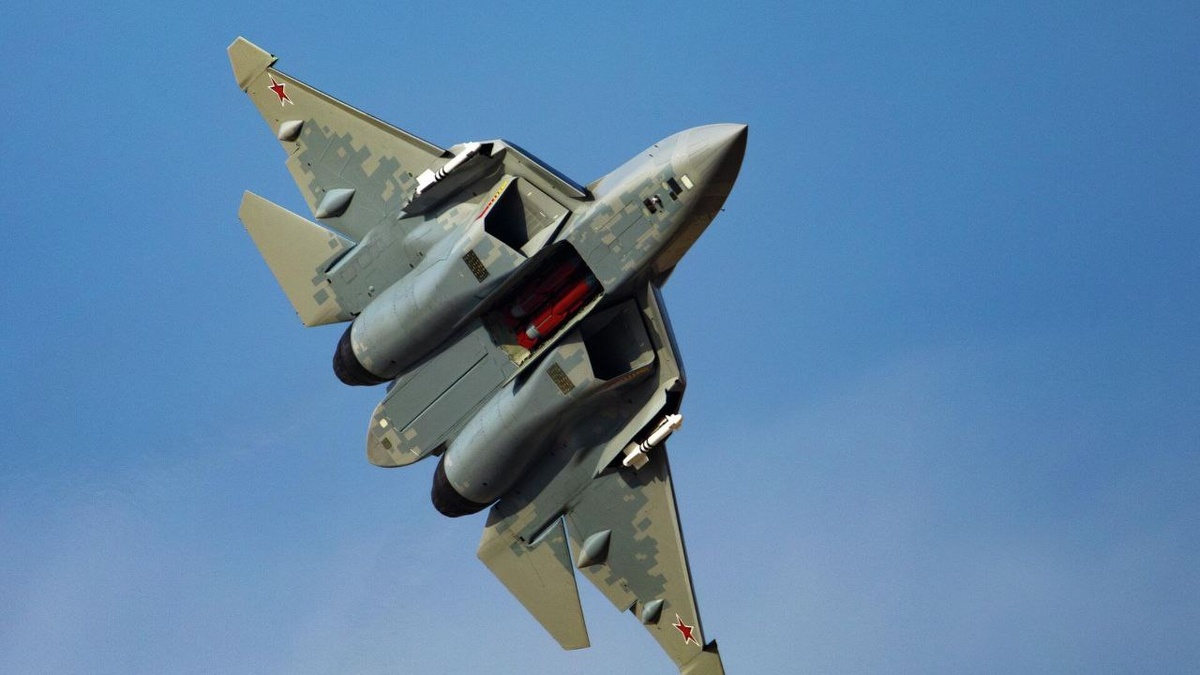 Ростех отправил в войска партию истребителей пятого поколения Су-57 с обновленным комплексом вооружения. Фото: Ростех
