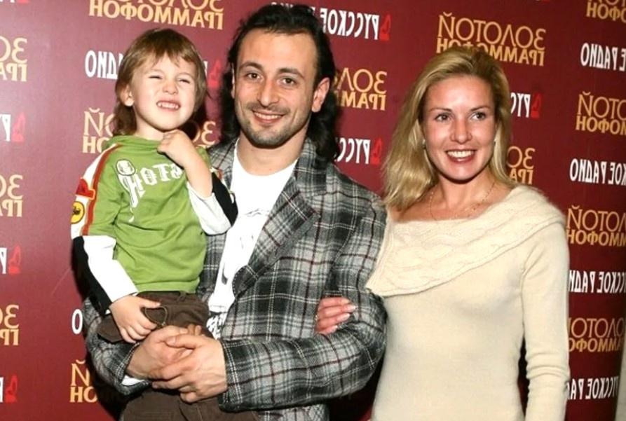 Илья Авербух и Ирина Лобачёва с сыном.