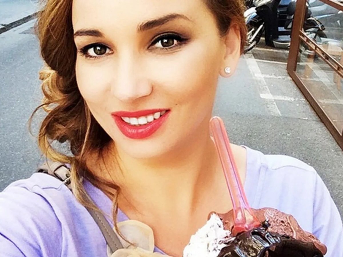    Карьеру на телевидении Чехова начала в конце 1990-х