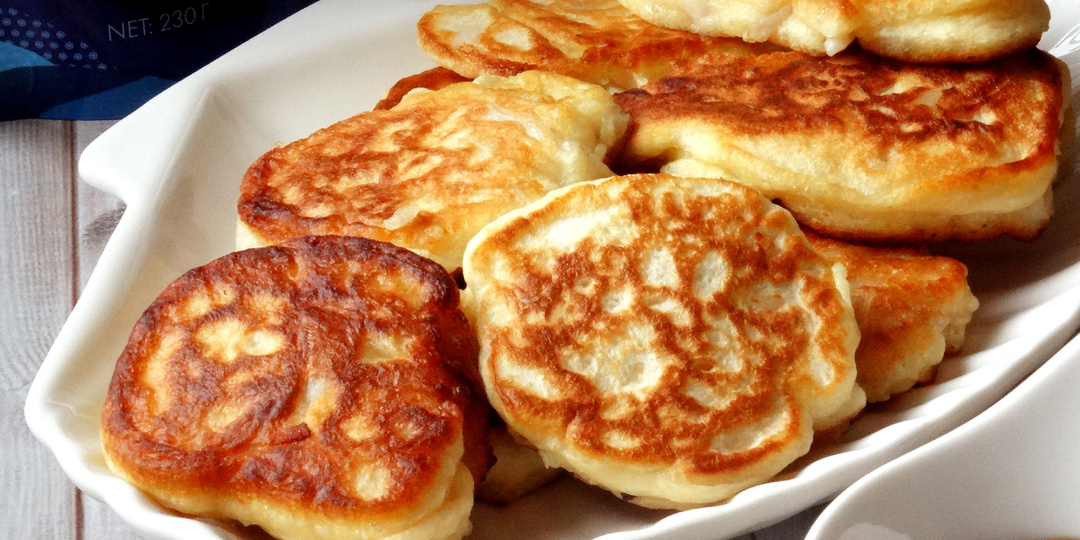 Кальмар получается нежным и дополняет вкус классических оладушек на кефире