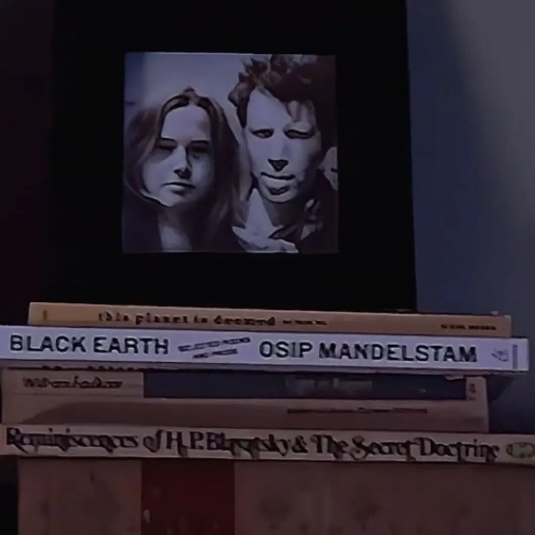 Кадр из фильма "Отец мать сестра брат" (2025) 