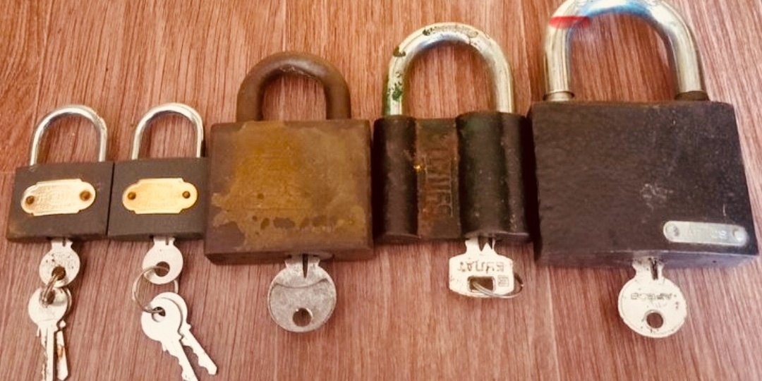 Замок в гараже замёрз при -18: три способа которые реально работают без кипятка и горелки