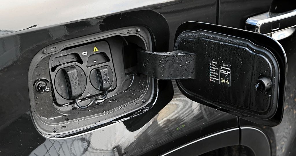 «Проще залить бензин и ехать дальше»: отзывы водителей Rox 01