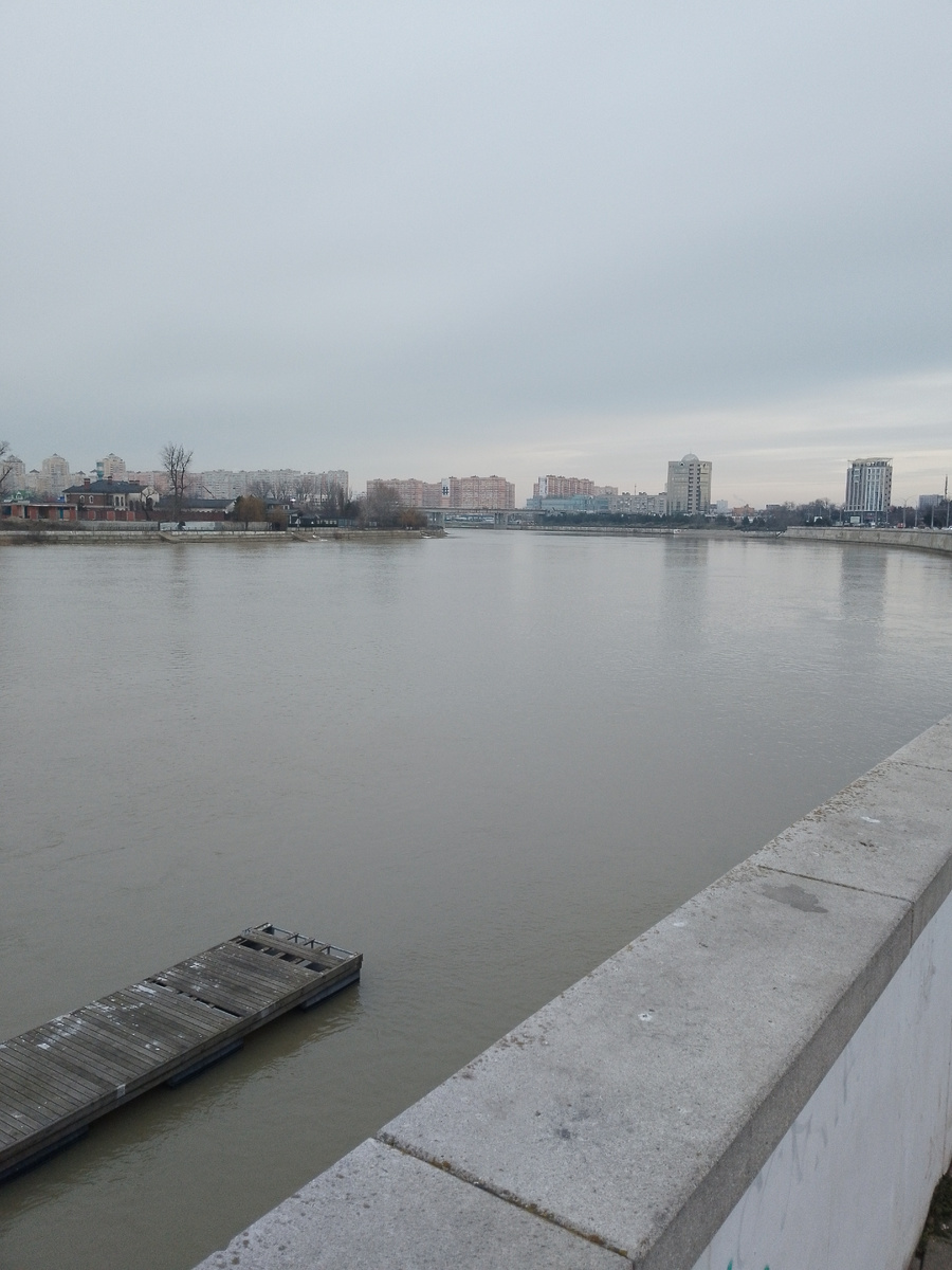Краснодар. Река Кубань. Фото автора.
