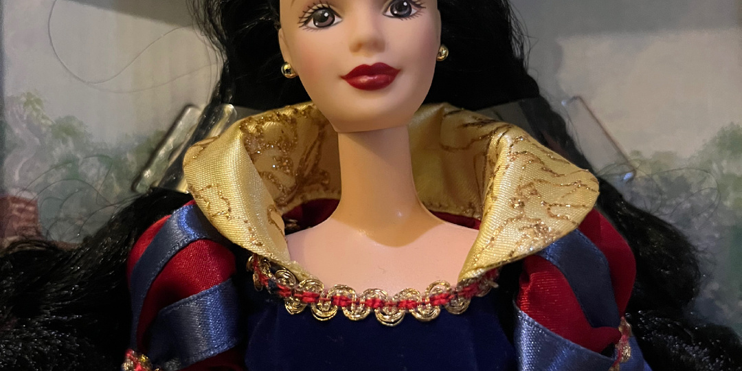 Знакомимся с Белоснежкой, ее аутфитом и историей. Сравниваем версию Маттел с референсом