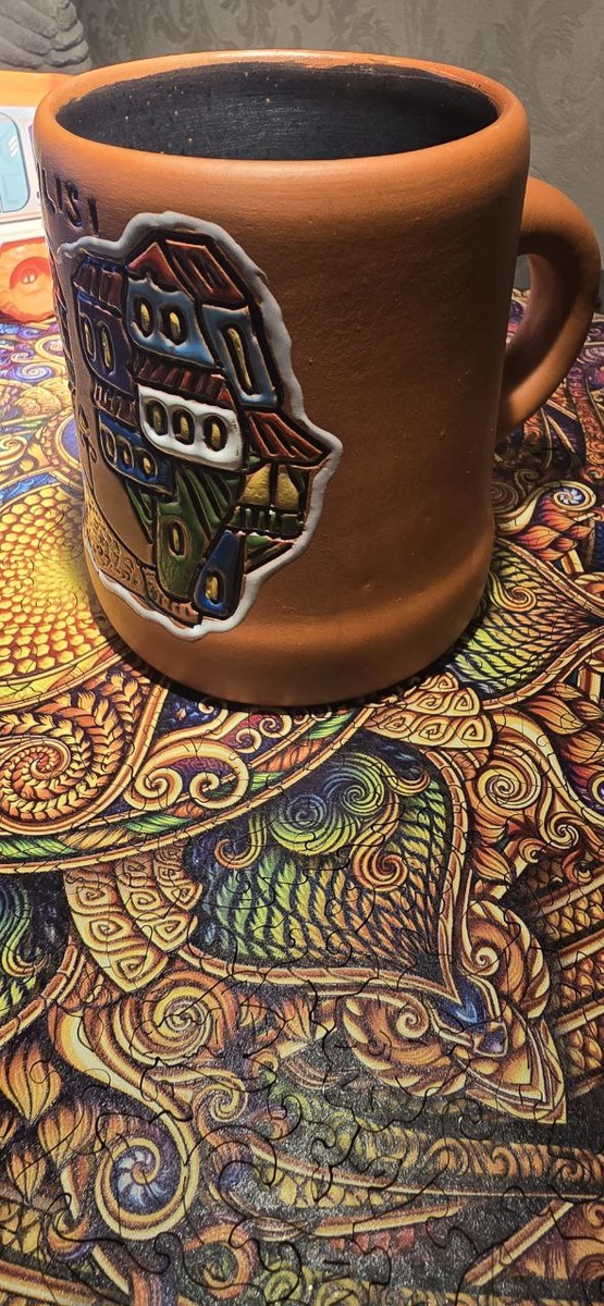 Одна из любимых глиняных кружек привезенных в подарок из солнечной страны. В глиняной посуде вкус чая раскрывается гораздо ярче. 