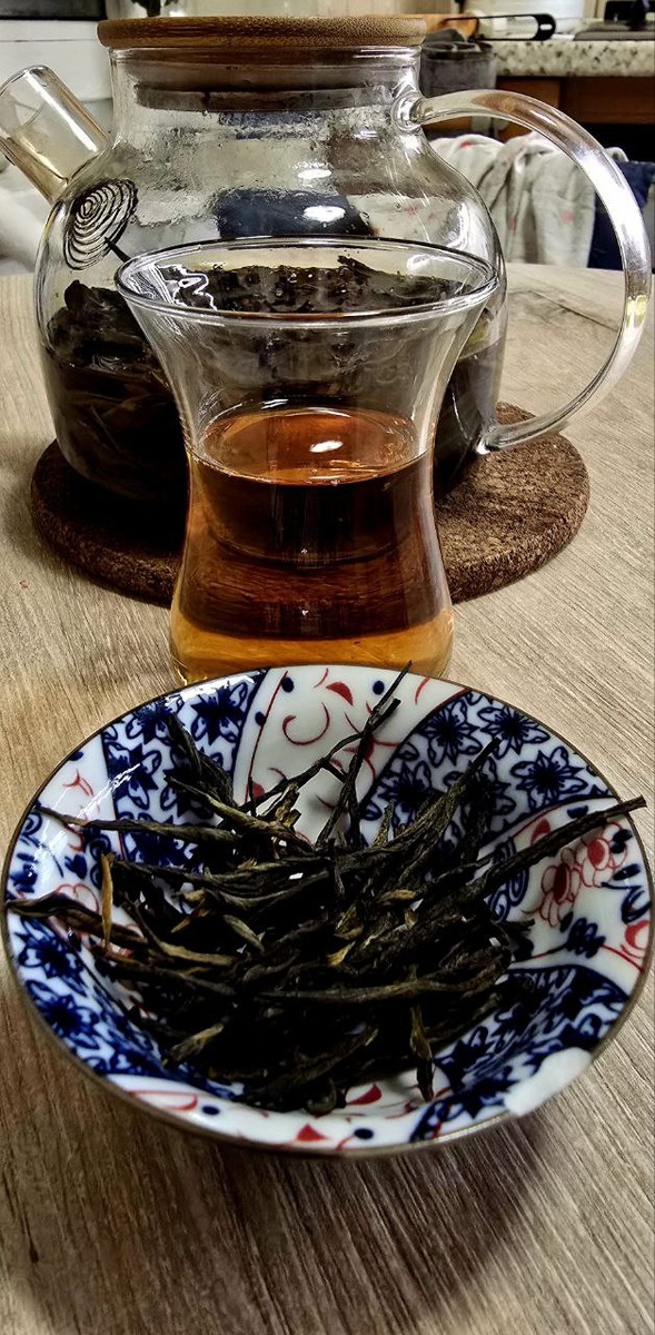 Прекрасный плотный чай "Красная стрела", отлично подходит для вечернего чаепития и погружения в себя. Плотный чай с прекрасным послевкусием.