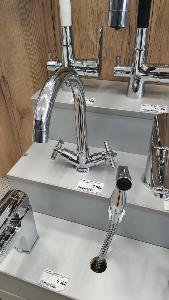 Выбирал тут на днях кран.