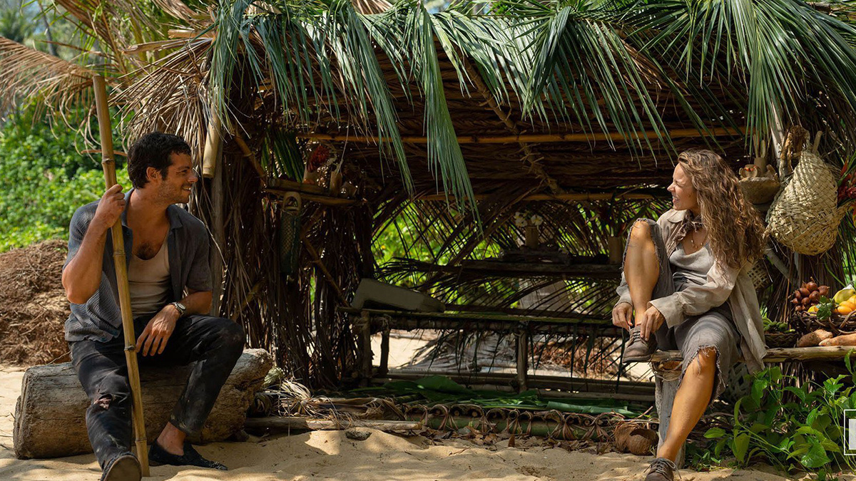 Черная комедия в духе таких картин как "Треугольник печали" или «Остаться в живых».