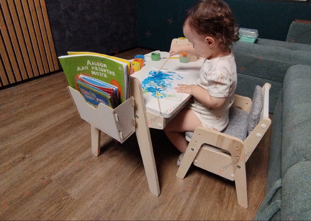 Бубочка рисует. Фото автора.