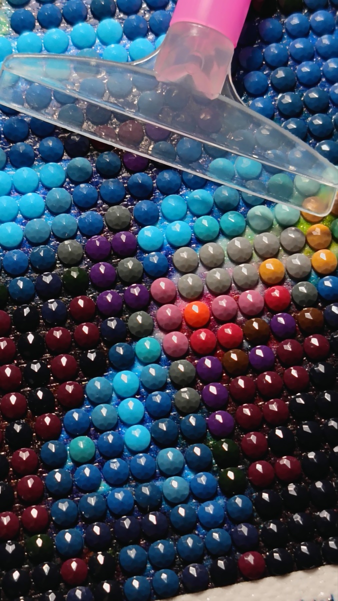 Процесс сборки. Стразы вблизи. 