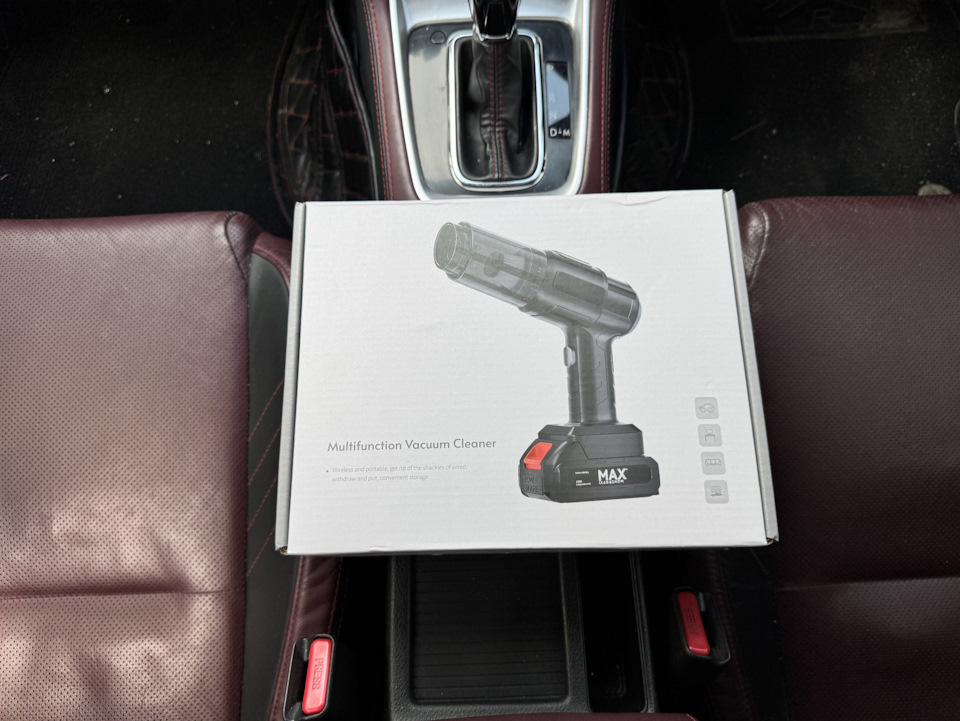 Перед нами портативный аккумуляторный пылесос.