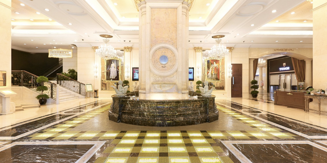 Отель Grand Emperor в Макао продал 79 кг золота из пола в лобби — за $12,8 миллионов. Как уходит эпоха показной роскоши