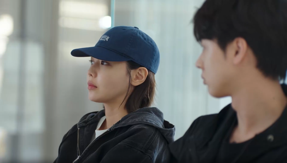 кадр из дорамы "Адвокат айдола"