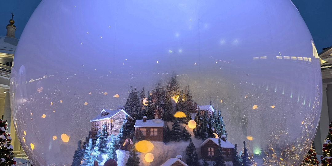 Фантастические украшения около НИИ скорой помощи имени Н.В. Склифосовского