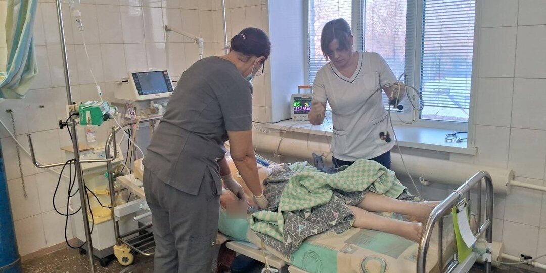 Врачи Приморья борются за жизнь ребёнка с тяжёлым ножевым ранением сердца