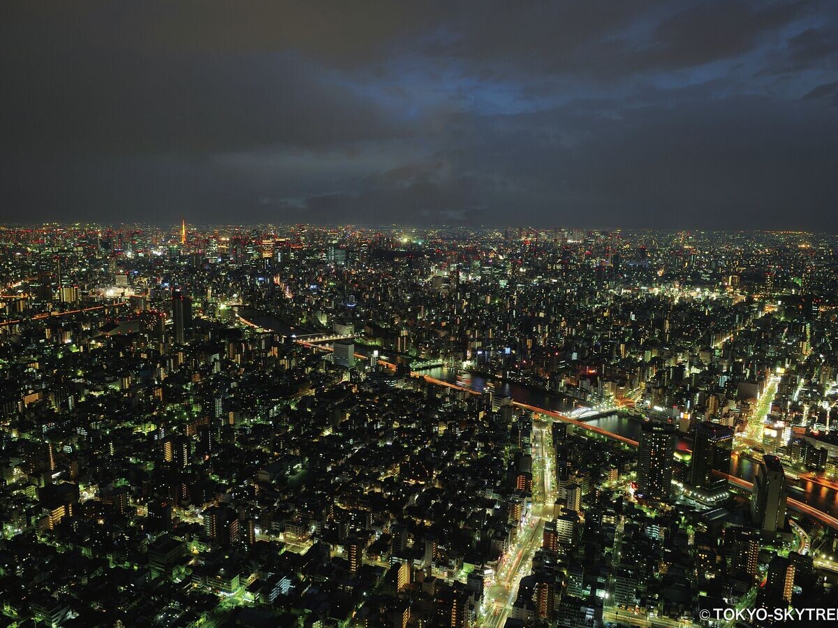    Вид на ночной Токио со смотровой площадки телебашни Tokyo Sky Tree на высоте 350 метров | © Фото : TOKYO-SKYTREE